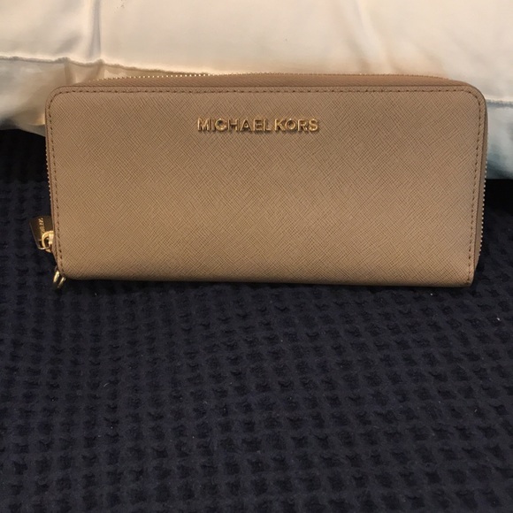 Michael Kors wallets. Large and small. - Picture 2 of 10